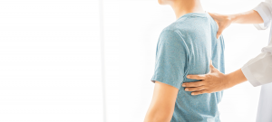 Scopri di più sull'articolo Dolori pungenti alla schiena e alle articolazioni. Trattamento con metodi naturali